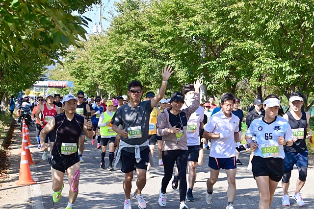 지난 13일 열린 2024 청송솨과 트레일런 대회 모습, 군은 가을을 맞아 전국·도 단위 규모 체육대회를 잇달아 개최하며, 지역경제에 활기를 불어넣고 있다./사진제공=경북 청송군