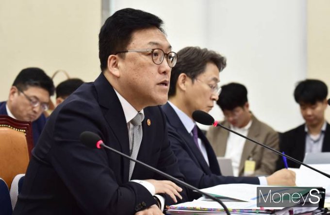 김병환 금융위원장이 10일 서울 여의도국회 본관 604호에서 열린 국회 정무위원회, 금융위 등 국정감사에 출석, 질의에 답하고 있다./사진=머니S 임한별 기자