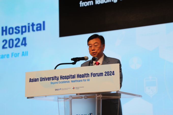 신상진 성남시장이 '2024 Asia University Hospital Health Forum'에 참석해 발언을 하고 있다 / 사진제공=성남시