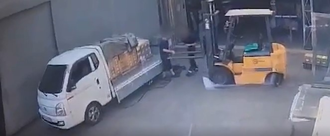 직원이 말다툼 도중에 심장을 잡고 쓰러졌으나 사장이 신고도 없이 그를 두고 떠난 사연이 올라왔다. /사진=뉴스1