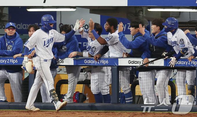 [뉴스1 PICK]홈런 '쾅쾅쾅쾅' 대구의 삼성은 달랐다… KS 시리즈 첫 승