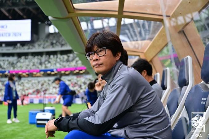 신상우 감독(사진)이 이끄는 여자 축구대표팀이 26일 일본 도쿄국립경기장에서 열린 일본과 평가전에서 대패했다. (대한축구협회 제공)