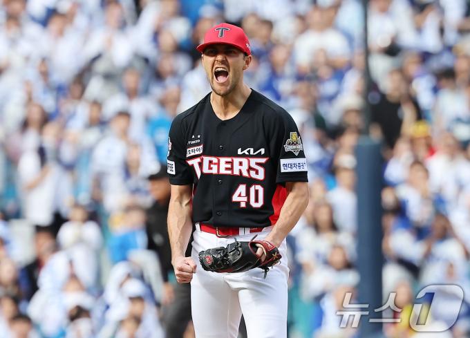 26일 오후 대구 삼성라이온즈파크에서 열린 프로야구 '2024 신한 SOL 뱅크 KBO 포스트시즌' 한국시리즈 4차전 KIA 타이거즈와 삼성 라이온즈의 경기, KIA 선발 네일이 1회말 2사 3루 상황 삼성 디아즈를 삼진으로 잡아낸 뒤 포효하고 있다. 2024.10.26/뉴스1 ⓒ News1 김진환 기자