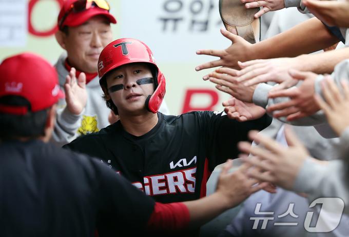 [뉴스1 PICK] KS 4차전 잡아낸 호랑이…김태군 화끈한 ‘만루포’ 앞세워 V12까지 1승 남았다