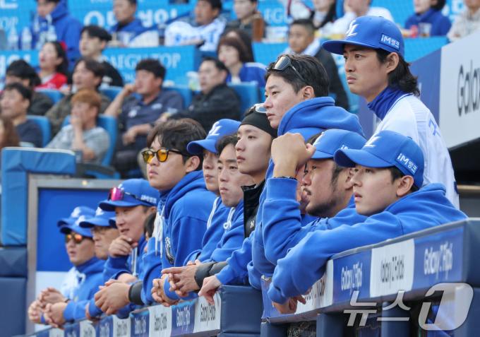 [뉴스1 PICK] KS 4차전 잡아낸 호랑이…김태군 화끈한 ‘만루포’ 앞세워 V12까지 1승 남았다