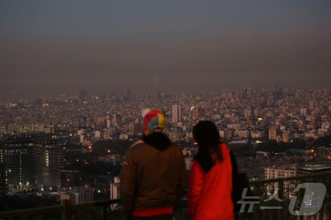 26일(현지시간) 이란 수도 테헤란에 대한 이스라엘의 공격 직후 테헤란의 모습.  2024.10.26. ⓒ 로이터=뉴스1 ⓒ News1 조소영 기자
