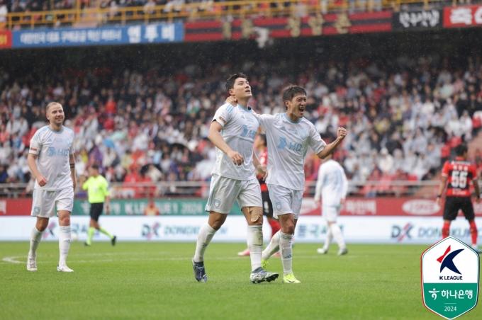 울산 HD가 포항 스틸러스를 꺾고 우승에 가까워졌다. (한국프로축구연맹 제공)