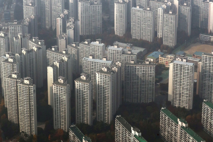 경기도가 국토부의 부동산 공시가격 검증과정에 참여한다. 사진은 서울 송파구 롯데월에서 바라본 아파트단지 모습. 사진제공=뉴스1 