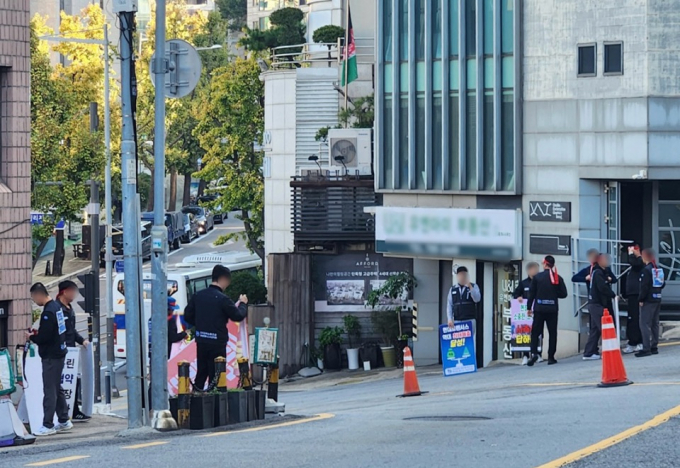 기업인들의 자택 인근에서 불편을 끼치며 시위하는 경우가 잦아지고 있다. /사진=독자 제공