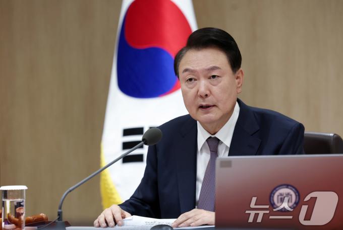 윤석열 대통령이 15일 서울 용산 대통령실 청사에서 열린 국무회의를 주재하고 있다. (대통령실 제공) 2024.10.15/뉴스1 ⓒ News1 박지혜 기자
