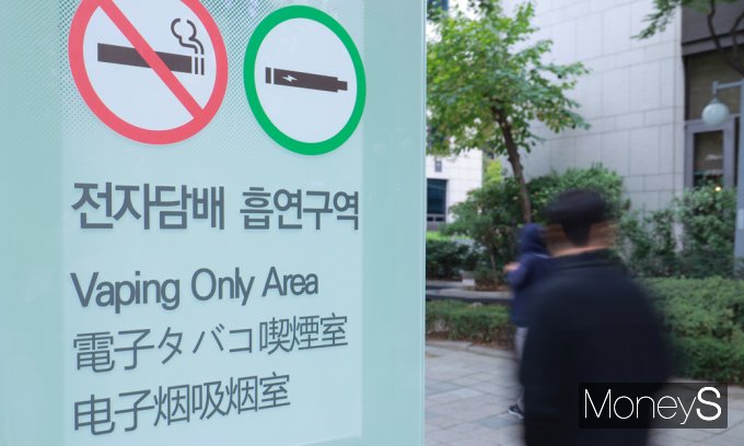 [머니S픽] 강남구, 거리흡연문제 이제 OUT... 지자체 최초 '분리형 흡연부스' 설치