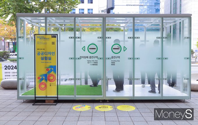 [머니S픽] 강남구, 거리흡연문제 이제 OUT... 지자체 최초 '분리형 흡연부스' 설치