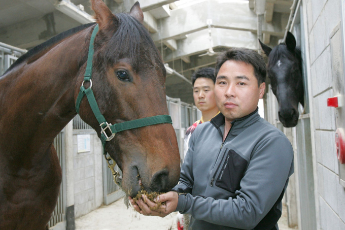 렛츠런파크 부산경남 소속의 백광열 조교사/사진=렛츠런파크 부산경남