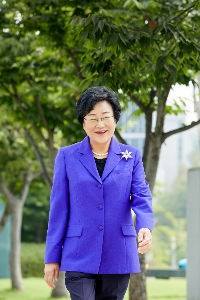 '첨단농업·첨단 산업, 스마트 방위산업 도시'로의 의지를 밝히고 있는 김경희 이천시장. / 사진제공=이천시