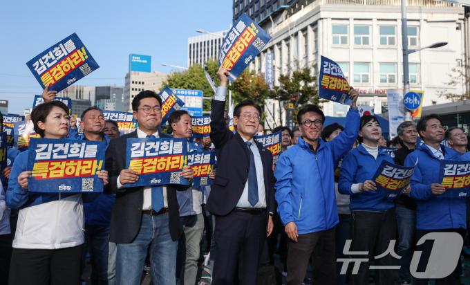 [뉴스1 PICK]장외투쟁 나선 민주당 '尹 탄핵·임기 단축·하야’ 총공세