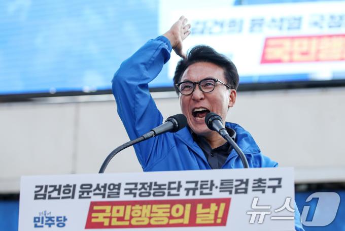 [뉴스1 PICK]장외투쟁 나선 민주당 '尹 탄핵·임기 단축·하야’ 총공세