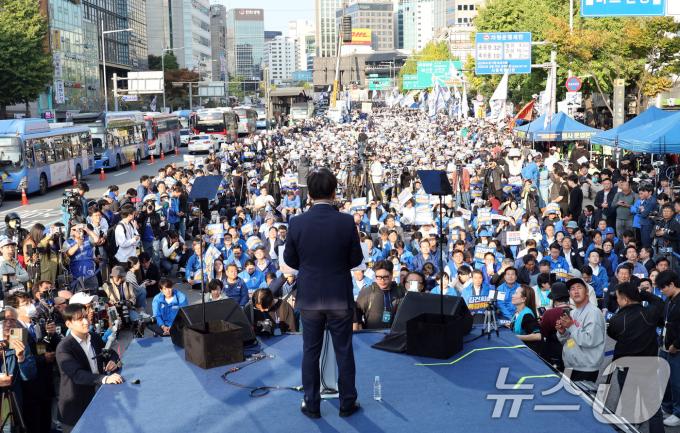 [뉴스1 PICK]장외투쟁 나선 민주당 '尹 탄핵·임기 단축·하야’ 총공세