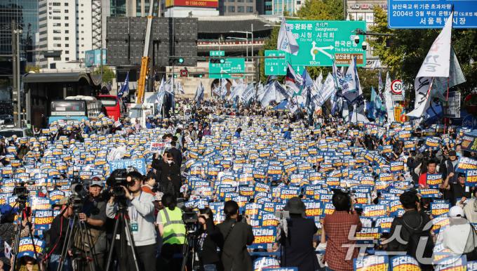 [뉴스1 PICK]장외투쟁 나선 민주당 '尹 탄핵·임기 단축·하야’ 총공세