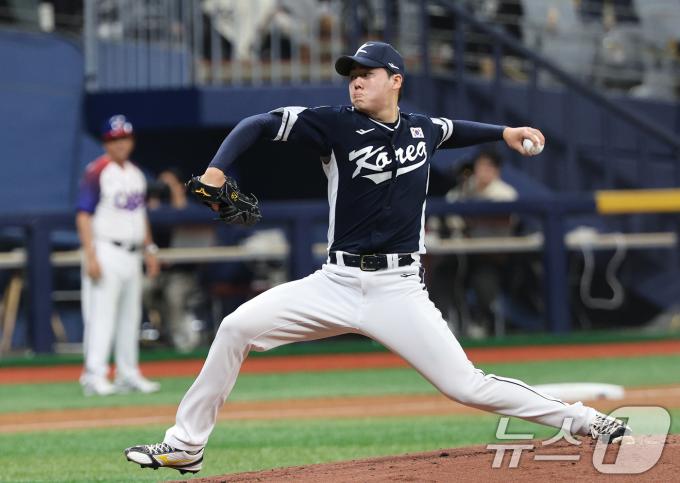2일 오후 서울 구로구 고척스카이돔에서 열린 '2024 K-BASEBALL SERIES' 대한민국 야구 대표팀과 쿠바 대표팀의 평가전 2차전, 1회말 대한민국 선발 최승용이 역투하고 있다. 2024.11.2/뉴스1 ⓒ News1 장수영 기자