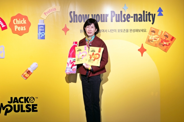 김정수 삼양라운드스퀘어 부회장이 서울 성동구 잭앤펄스 팝업스토어를 찾아 현장 경영에 나섰다. 김 부회장이 지난 2일 잭앤펄스 팝업스토어 현장에 방문했다. /사진=삼양라운드스퀘어