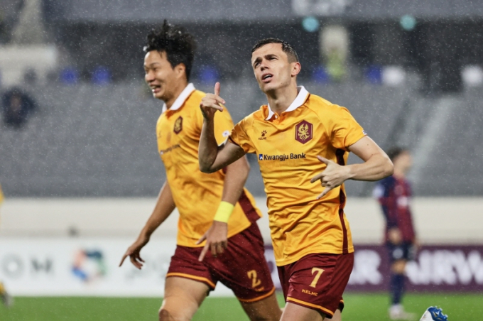지난 10월22일 ACLE 3차전 조호르전 광주FC 아사니가 득점 세리머니를 하고 있다./사진=광주FC