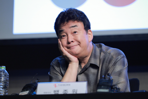 더본코리아가 6일 유가증권시장에 입성하는 가운데 첫날 성적표에 주목한다. 사진은 백종원 더본코리아 대표이사가 지난달 28일 오후 서울 영등포구 콘래드호텔에서 열린 기업설명회(IPO)에 참석한 모습. /사진=뉴스1