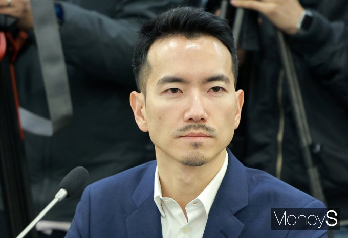 [머니S포토] 과기부·플랫폼사 CEO 간담회, 경청하는 황도연 당근마켓 대표