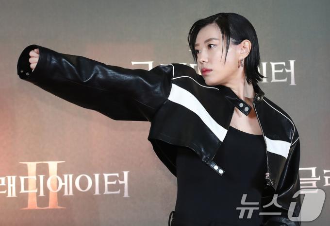 사격 국가대표 김예지가 5일 서울 용산구 한강로 CGV 용산점에서 진행된 영화 '글래디에이터2' VIP시사회에 참석해 포즈를 취하고 있다. 2024.11.5/뉴스1 ⓒ News1 권현진 기자