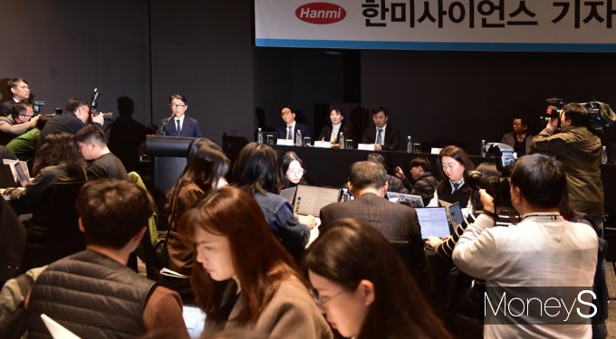 [머니S포토] 임종훈 대표, 한미사이언스 현 경영체제 관련 입장 전해…