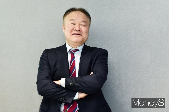 전문가들은 미국의 소비 중심 성장 모델에서 감세와 관세 정책은 실질 구매력 약화로 이어져 서민 경제의 어려움을 더할 수 있다고 전망했다. 사진은 지난 6일 김학균 신영증권 리서치센터장의 모습. /사진=임한별 기자(머니S)
