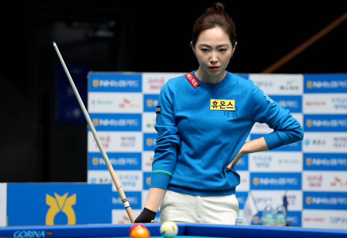 LPBA 16강 경기에서 김가영과 스롱 피아비, 차유람, 임정숙 등이 승리했다. 사진은 지난 7일 경기 고양 킨텍스 PBA스타디움에서 열린 NH농협카드 PBA-LPBA 챔피언십 24-25 LPBA 16강 경기에 나선 차유람. /사진=프로당구협회(PBA) 제공