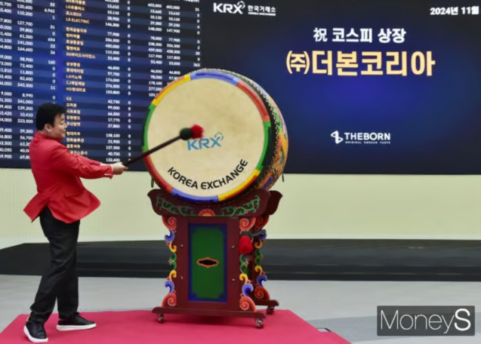 사진은 지난 6일 서울 여의도 한국거래소에서 진행된 더본코리아 상장 기념식에 참석한 백종원 더본코리아 대표. /사진=임한별 기자
