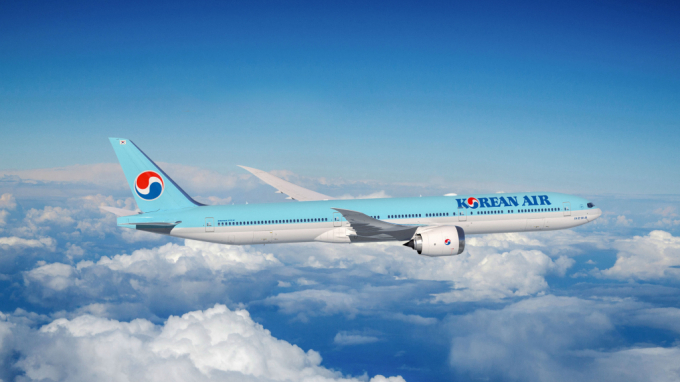 운항 중인 항공기에서 외국인이 승무원 비상구 좌석에 앉겠다고 난동을 피워 경찰로 인계됐다. 사진은 대한항공 항공기. /사진=뉴스1