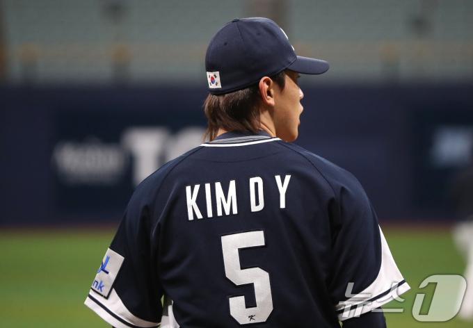 2024 세계야구소프트볼협회(WBSC) 프리미어12에 출전하는 대한민국 야구대표팀 김도영이 5일 오후 서울 구로구 고척스카이돔에서 훈련을 하고 있다. 2024.11.5/뉴스1 ⓒ News1 임세영 기자