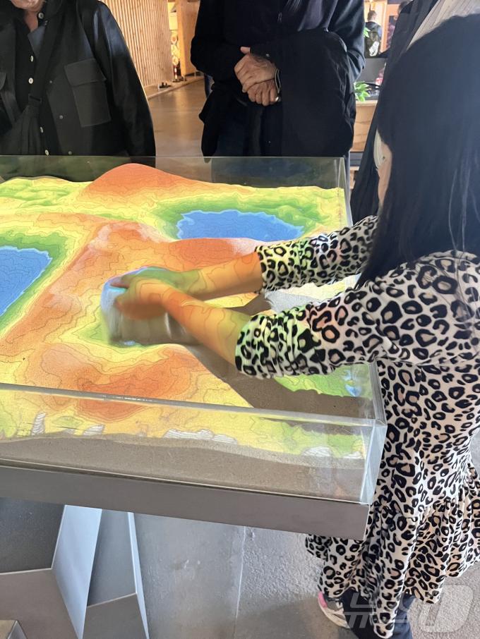 2024년 더치 디자인 위크(Dutch Design Week)에 전시된 체험형 작품. 2024.10.27/ⓒ 뉴스1 차현정 통신원