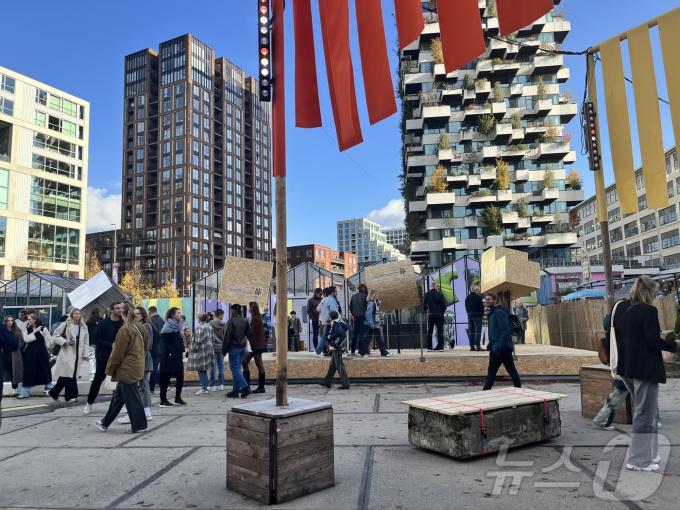 2024년 더치 디자인 위크(Dutch Design Week) 전시 현장. 도심 한가운데 공원처럼 꾸며졌다. 2024.10.27/ⓒ 뉴스1 차현정 통신원