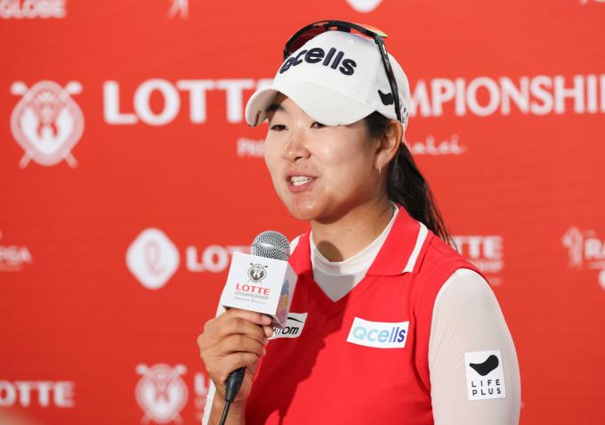 김아림이 10일(한국시간) 미국 하와이 에바비치에 위치한 호아칼레이CC에서 열린 미국여자프로골프(LPGA) 투어 롯데 챔피언십 최종 라운드에서 우승 확정 후 인터뷰를 하고 있다. 2020년 6월 US여자오픈 이후 1426일 만의 우승이자 LPGA 투어 통산 2승째다.(대홍기획 제공)2024.10.11/뉴스1 ⓒ News1 박지혜 기자