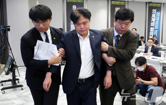 [뉴스1 PICK]탄핵? 재신임?…임현택 운명 가를 '임시총회' 시작