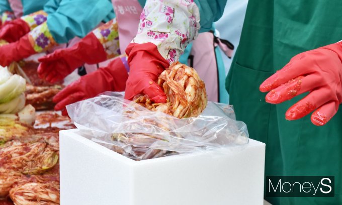 [머니S픽] 세상을 밝히는 하나의 진심 '2024 모두 하나데이' 김장나눔