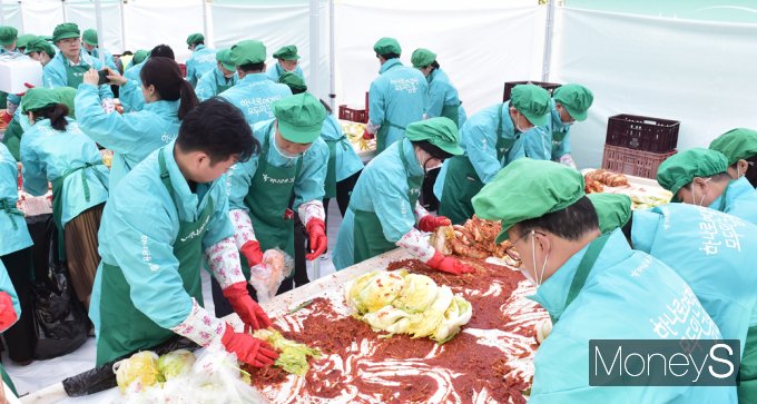 [머니S픽] 세상을 밝히는 하나의 진심 '2024 모두 하나데이' 김장나눔