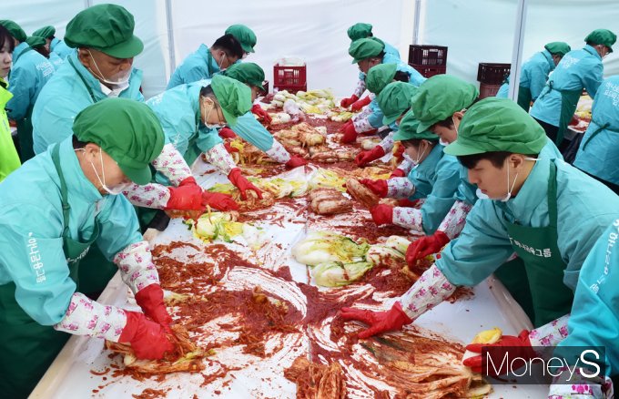 [머니S포토] 2024 모두 하나데이, 소외 이웃에게 사랑의 온기 전파