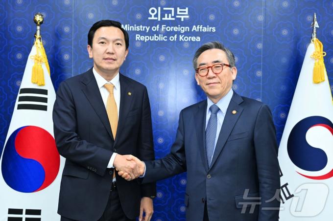조태열 외교부 장관은 11일 냠-오소르 오츠랄 몽골 내각관방부장관과 면담하고 양국간 협력 방안에 대해 논의했다.(외교부 제공)