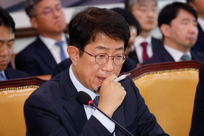 박상우 국토부 장관이 국회 예결위 전체회의에서 그린벨트 해제를 통한 주택 공급 방향성 등에 대해 설명했다. 사진은 박 장관이 최근 서울 여의도 국회에서 열린 제418회 국회(정기회) 제9차 국토교통위원회 전체회의에 참석했던 모습. /사진=뉴스1