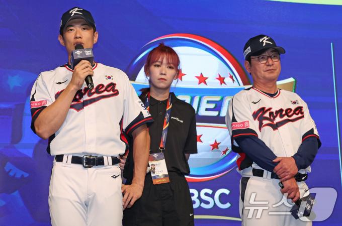 대한민국 야구대표팀 주정 송성문이 12일(현지시간) 대만 타이베이시 더 하워드 플라자 호텔에서 열린 프리미어12 예선 기자회견에서 질의응답을 하고 있다. 대표팀은 오는 13일 대만과의 경기를 시작으로 14일 쿠바, 15일 일본, 16일 도미니카 공화국, 18일 호주와의 예선 경기를 갖는다. 2024.11.12/뉴스1 ⓒ News1 장수영 기자