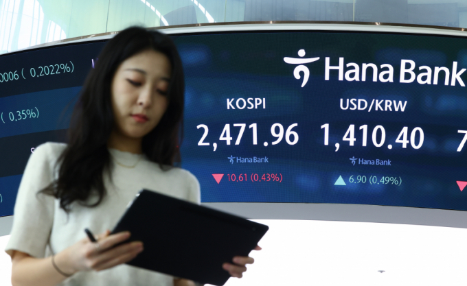  코스피가 외국인과 기관투자자 매도세에 장중 2340선이 무너졌다./사진=뉴시스
