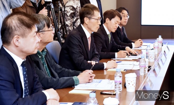 [머니S포토] 안덕근 산업 장관 발언 경청하는 車업계 인사들