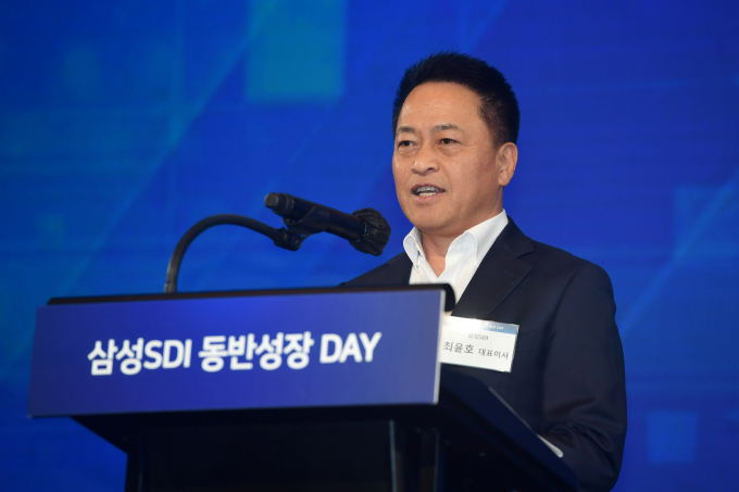 최윤호 삼성SDI 대표이사 사장이 지난 13일 더블트리 바이힐튼 서울 판교 호텔에서 열린 '2024년 삼성SDI 동반성장 데이'에서 환영사를 하고 있다. / 사진=삼성SDI