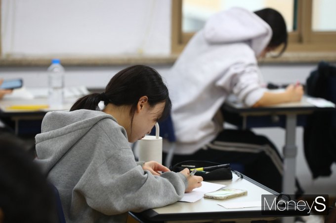 [머니S포토] 2025학년도 대학수학능력시험, 주사위는 굴려졌다