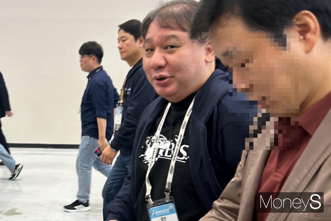  '지스타 2024' 현장에서 만난 김태영 웹젠 대표는 "유저분들에게 돋보이기 위해, 웹젠의 게임을 잘 소개시키기 위해 노력했다"고 전했다. 사진은 김태영 웹젠 대표의 모습. /사진=김성아 기자