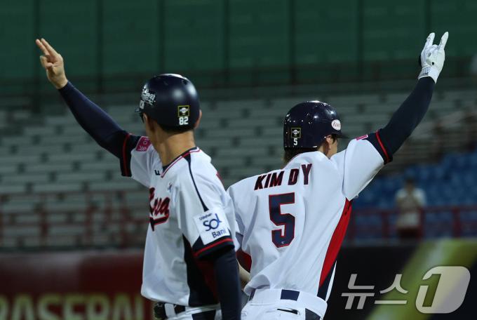 14일(현지시간) 오후 대만 타이베이시 톈무 야구장에서 열린 2024 WBSC 프리미어12 B조 예선 대한민국과 쿠바의 경기, 2회말 대한민국 공격 2사 만루 상황에서 김도영이 만루홈런을 친 뒤 홈을 향해 달리고 있다. 2024.11.14/뉴스1 ⓒ News1 장수영 기자